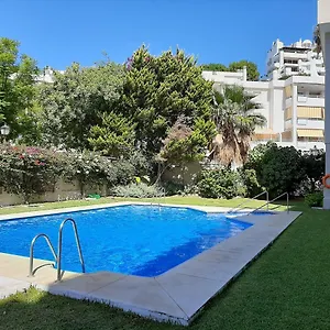 Appartement Lola Y Manuela En Primera Linea Playa Carihuela Con Excelente Terraza-jardin De 80 M2 Frente Al Mar Con Aparcamiento Privado Ideal Descansar Oyendo Olas Del Mar